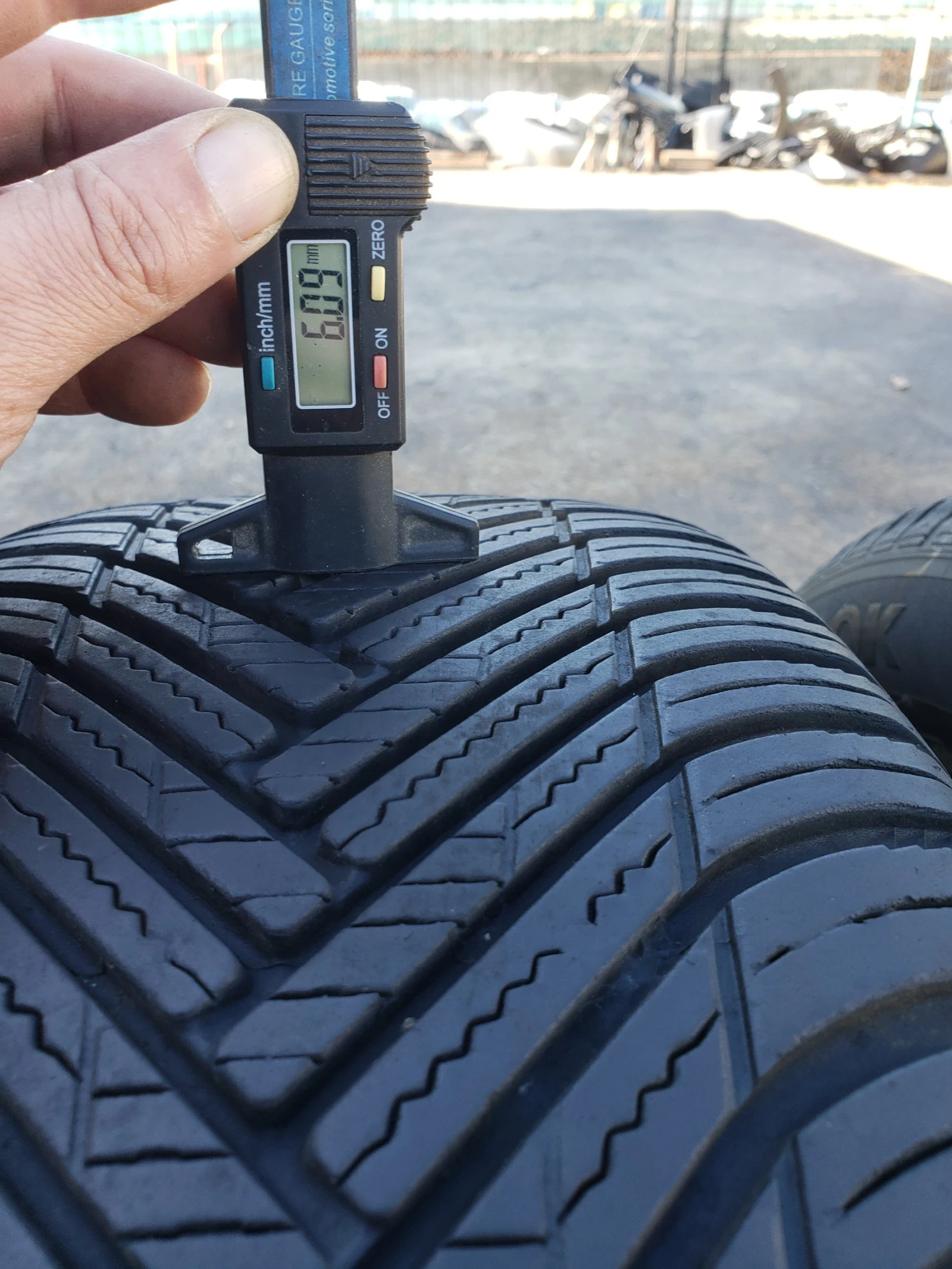 Гуми Всесезонни 235/55R18, снимка 11 - Гуми и джанти - 56070921