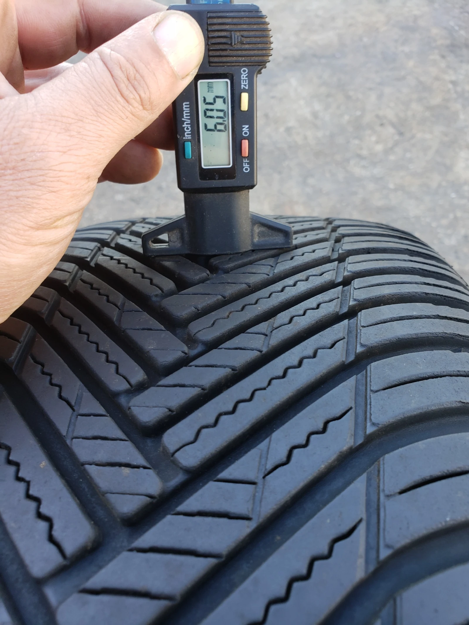 Гуми Всесезонни 235/55R18, снимка 12 - Гуми и джанти - 56070921