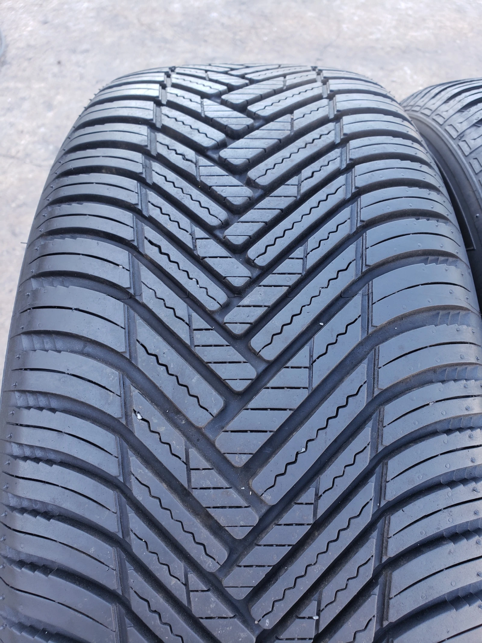 Гуми Всесезонни 235/55R18