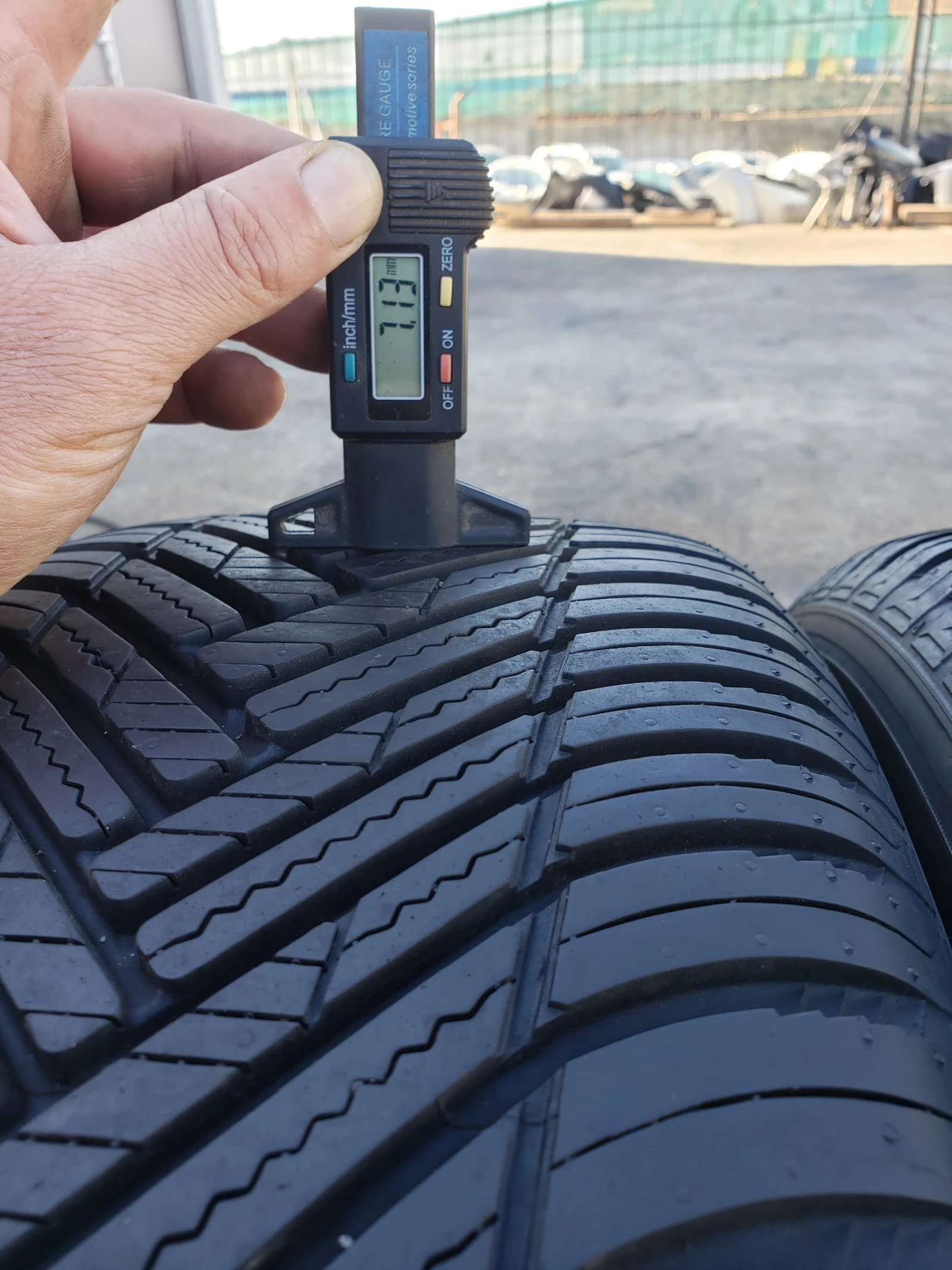 Гуми Всесезонни 235/55R18, снимка 10 - Гуми и джанти - 56070921