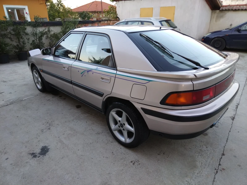 Mazda 323, снимка 4 - Автомобили и джипове - 47826166