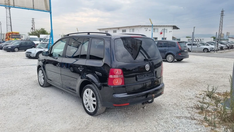 VW Touran 1.6-7места, снимка 4 - Автомобили и джипове - 47336976