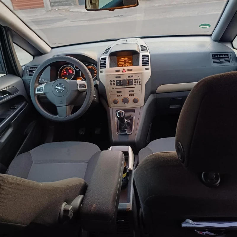 Opel Zafira, снимка 9 - Автомобили и джипове - 48539367