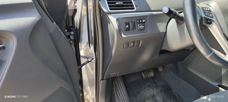 Toyota Verso, снимка 11 - Автомобили и джипове - 52484385