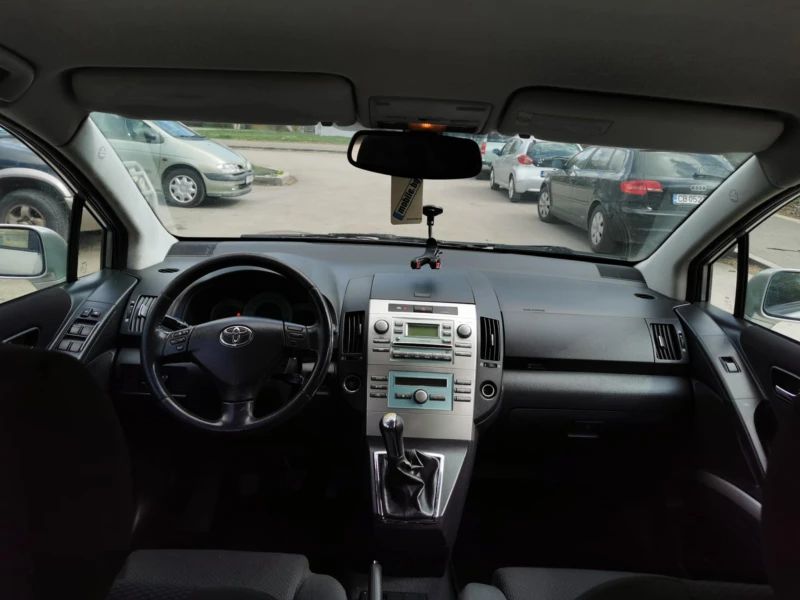 Toyota Corolla verso, снимка 6 - Автомобили и джипове - 52516143