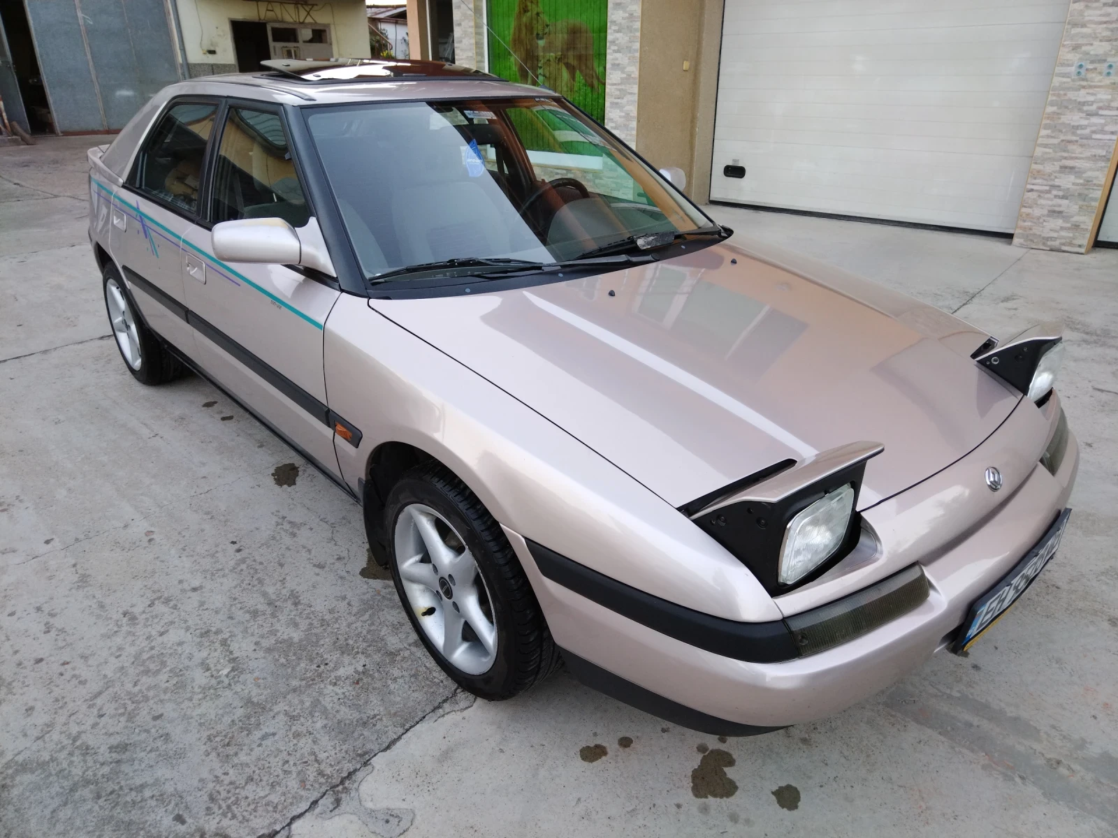 Mazda 323, снимка 1