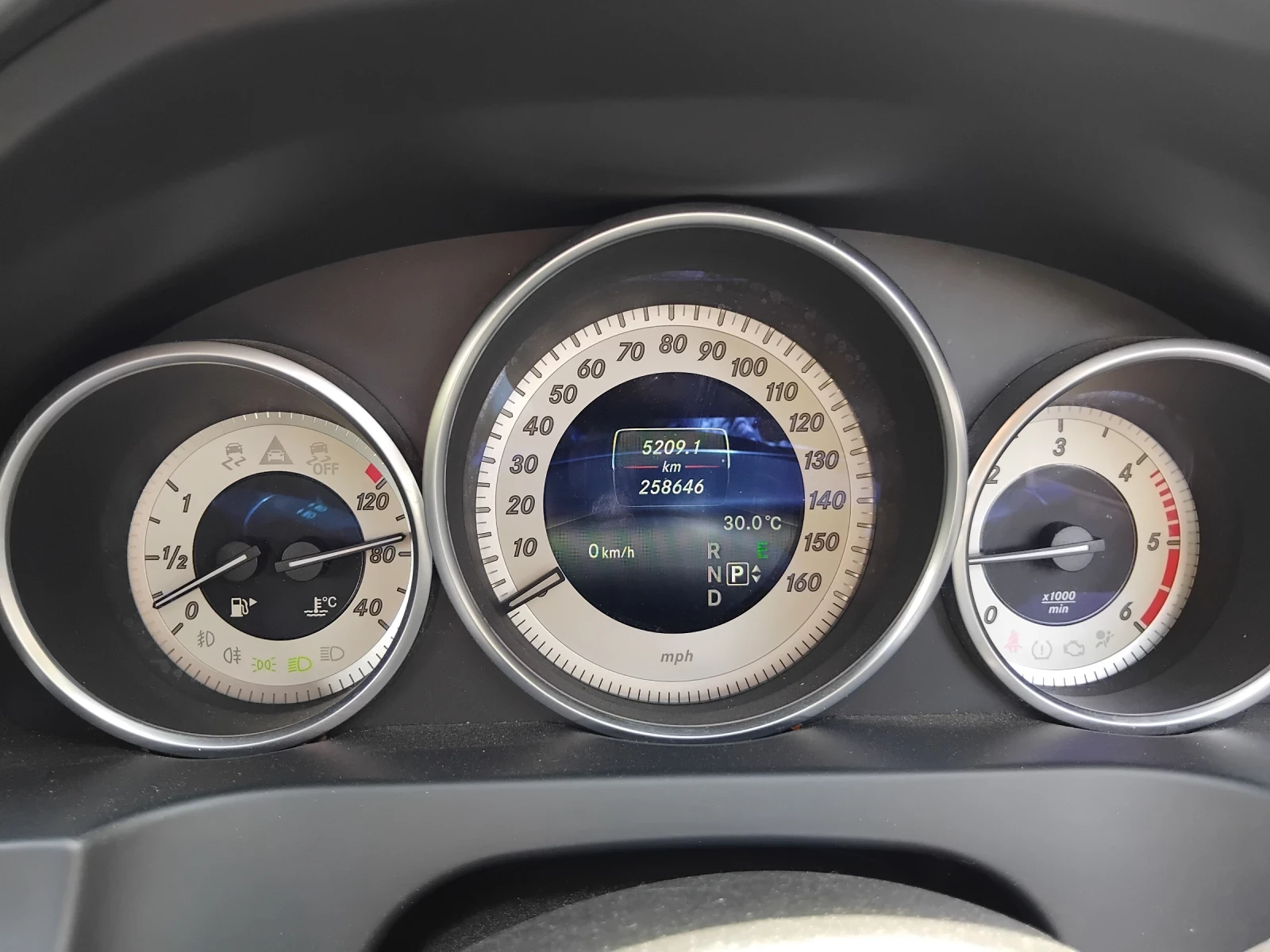 Mercedes-Benz E 250 Amg line sport - изображение 9