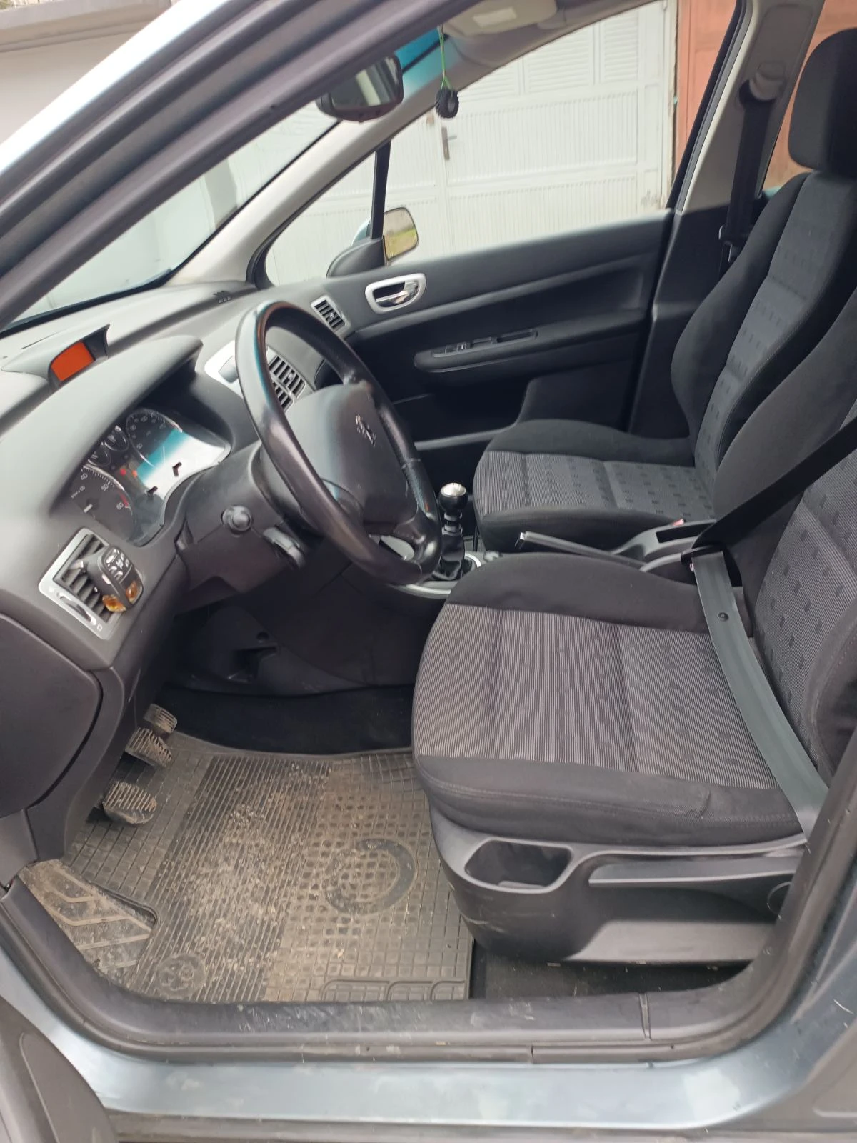 Peugeot 307 2.0 HDI - изображение 10