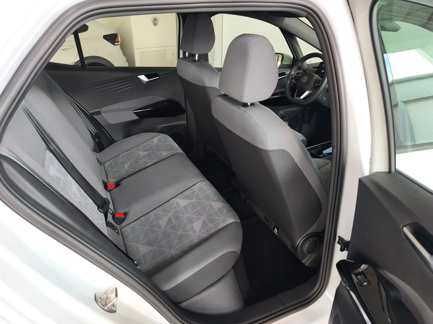VW ID.3 Pro RWD 58 kWh, 107���/145�.�./1-�� | Mobile.bg � ����������� 7