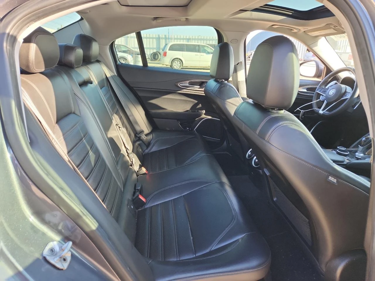 Alfa Romeo Giulia Ti RWD, снимка 10 - Автомобили и джипове - 54185626