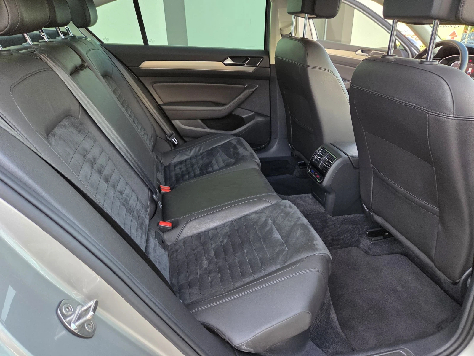 VW Passat HIGHLINE/ LED ФАРОВЕ/ ТОП, снимка 8 - Автомобили и джипове - 54743246