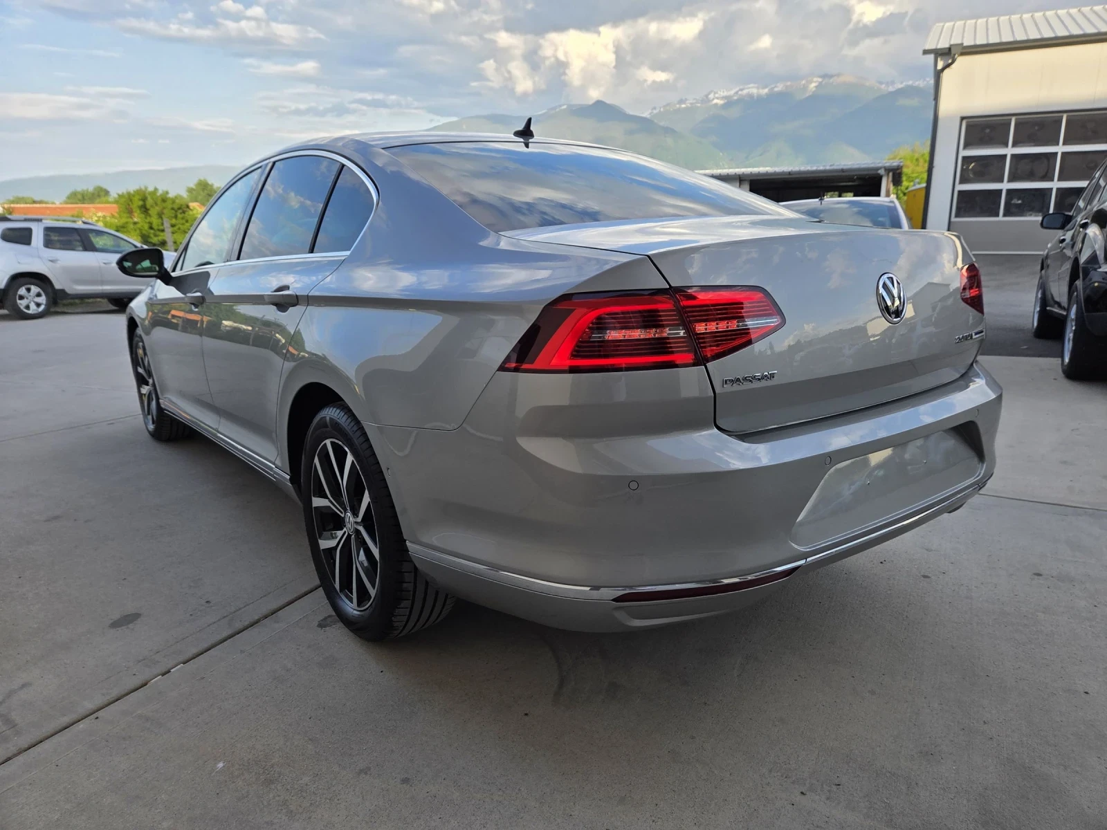 VW Passat HIGHLINE/ LED ФАРОВЕ/ ТОП, снимка 16 - Автомобили и джипове - 54743246