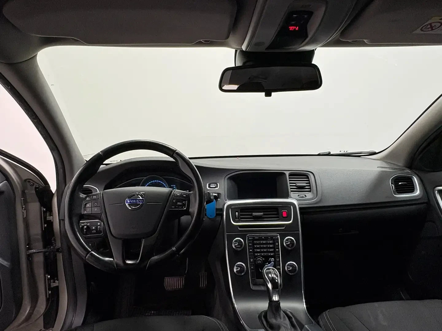 Volvo V60 2.0D* D4* 181hp* BUSINESS* NAVI, снимка 5 - Автомобили и джипове - 55092189