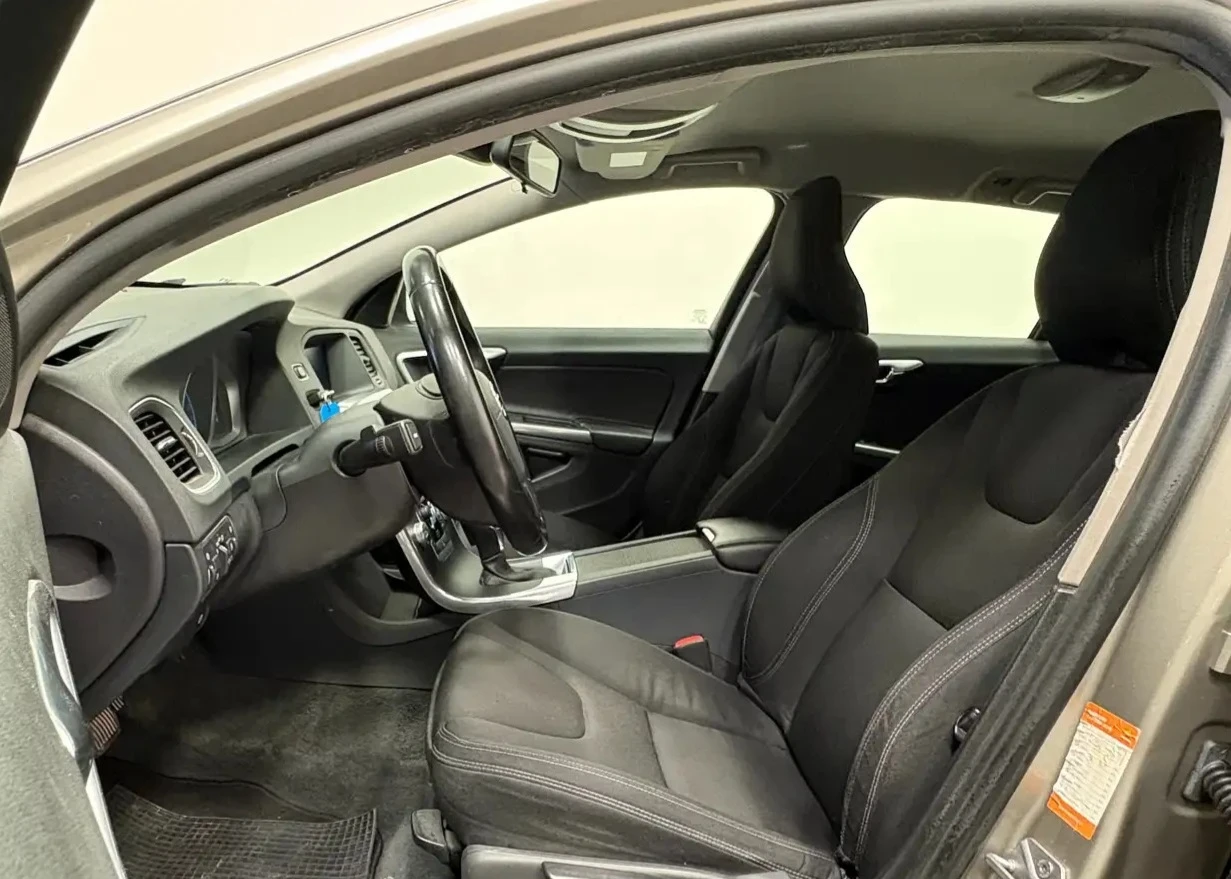 Volvo V60 2.0D* D4* 181hp* BUSINESS* NAVI, снимка 4 - Автомобили и джипове - 55092189