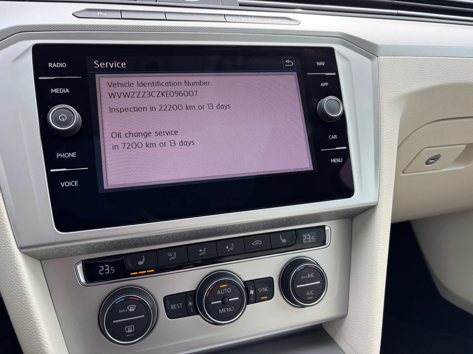 VW Passat B8 Var. CLBMT 150k.С. TDI DSG7, снимка 14 - Автомобили и джипове - 55097715
