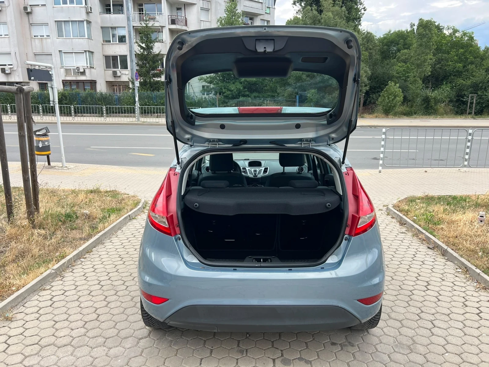 Ford Fiesta 1.2i/KLIMA, снимка 13 - Автомобили и джипове - 55223090