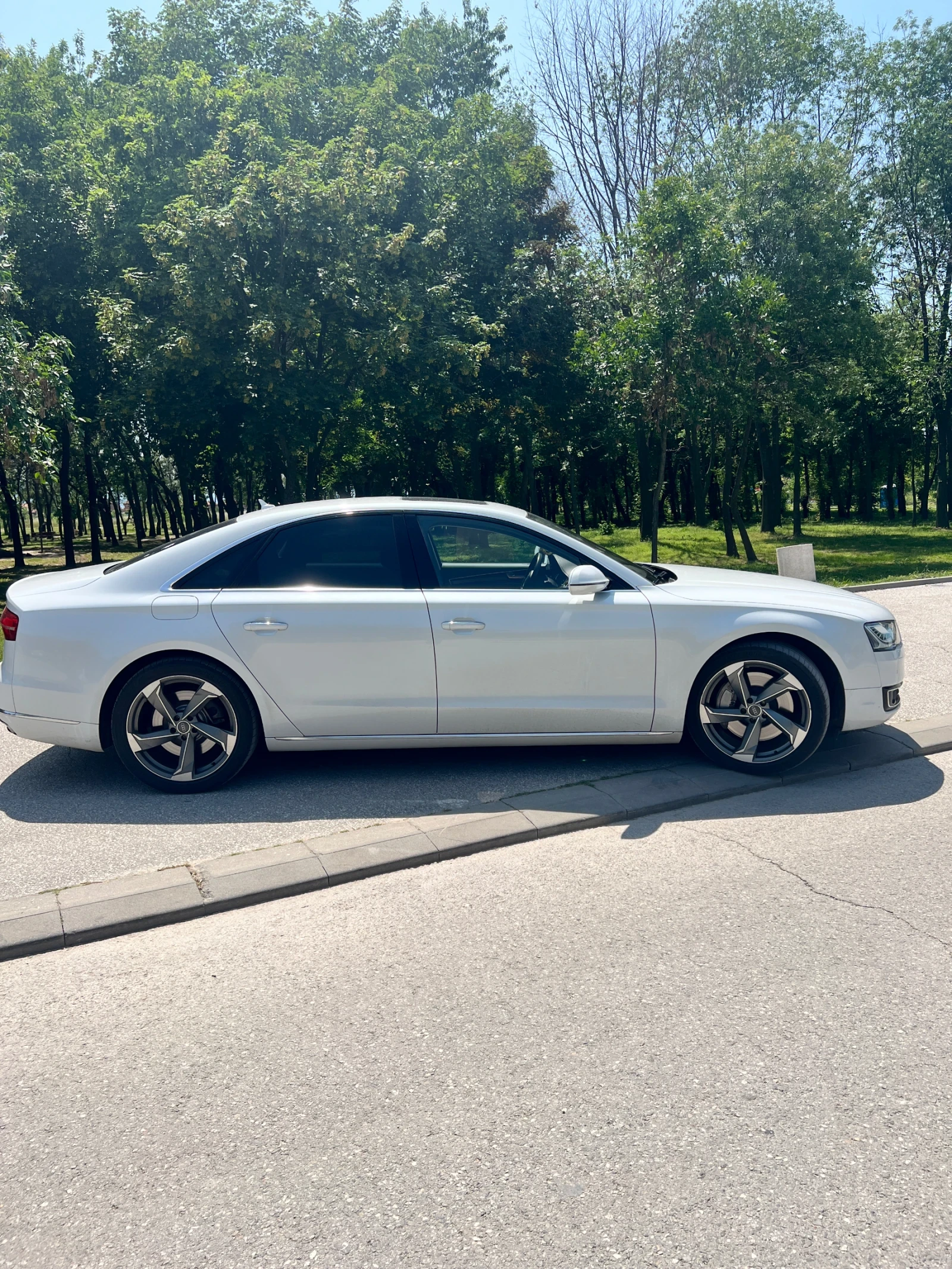 Audi A8 4000 бензин Без забележки, снимка 11 - Автомобили и джипове - 55598020