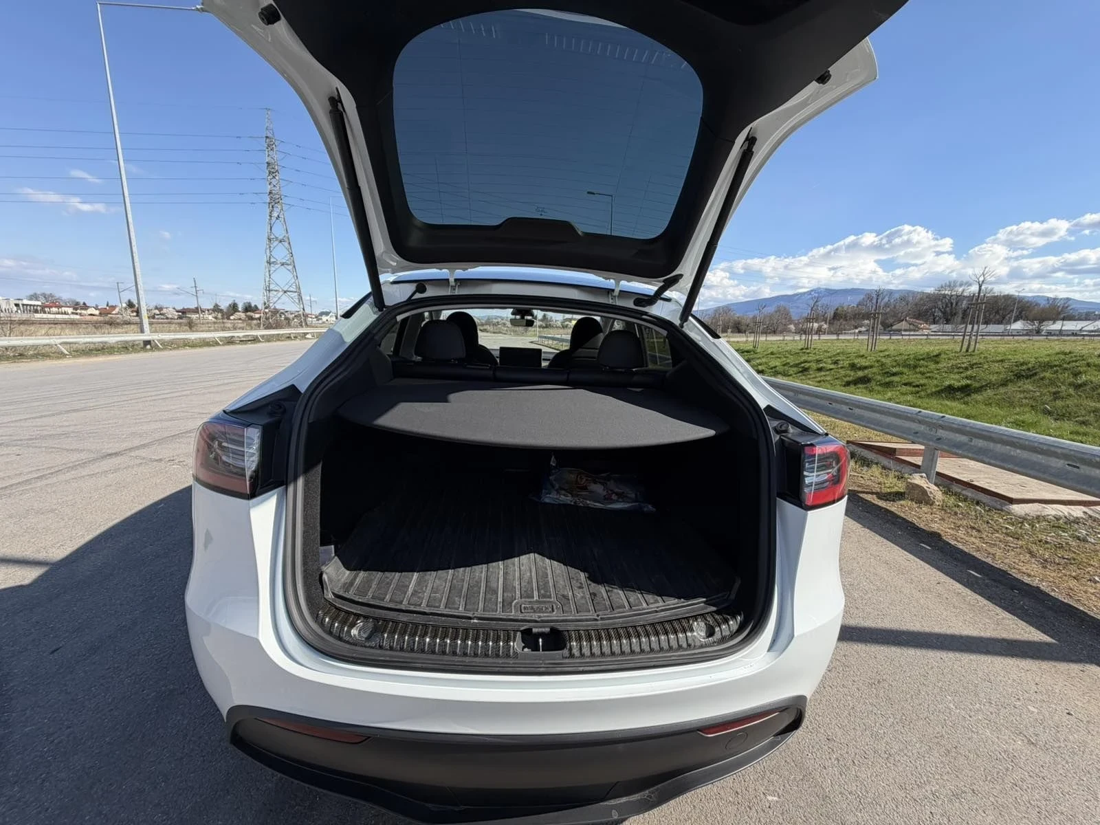 Tesla Model Y PERFORMANCE, снимка 7 - Автомобили и джипове - 56130854