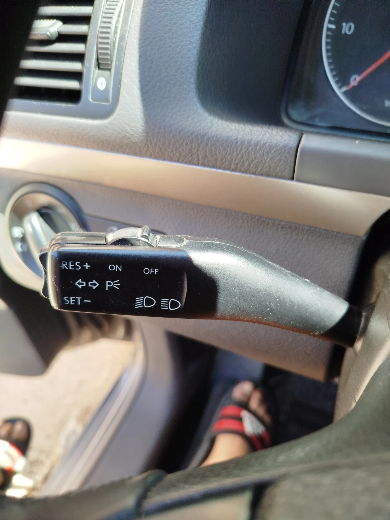 VW Touran, снимка 8 - Автомобили и джипове - 56331387