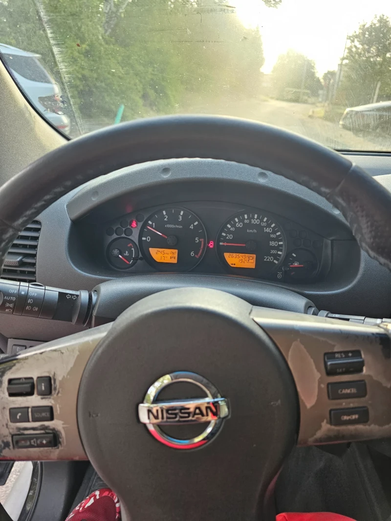 Nissan Navara, снимка 9 - Автомобили и джипове - 47309747