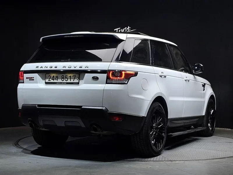 Land Rover Range Rover Sport 3.0, снимка 2 - Автомобили и джипове - 54500039
