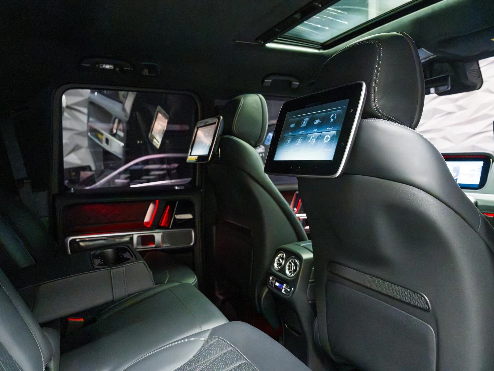 Mercedes-Benz G 63 AMG 3XTV* BURM* 360 CAMERA* CARBON* PANO* , снимка 11 - Автомобили и джипове - 53766876