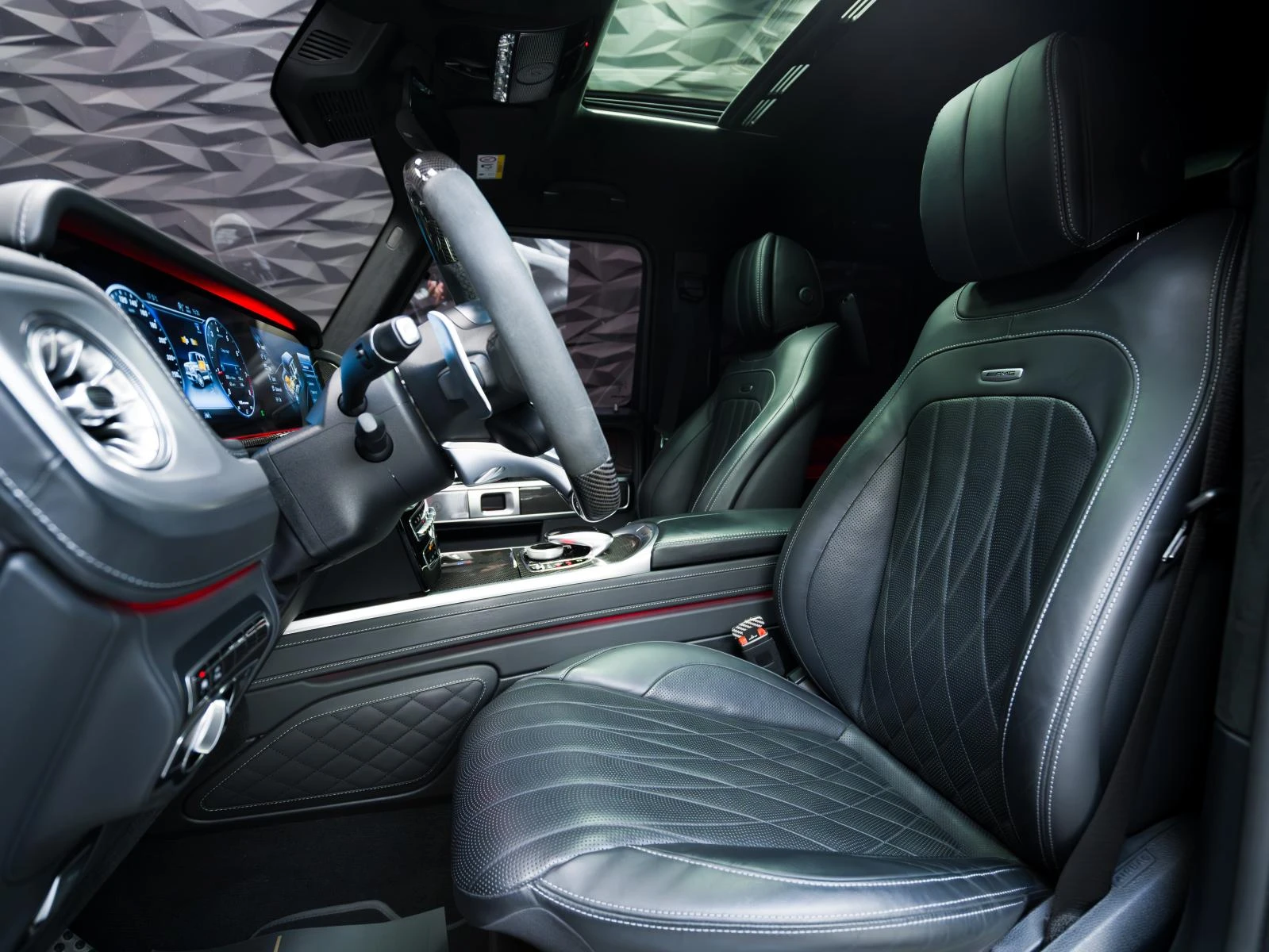 Mercedes-Benz G 63 AMG 3XTV* BURM* 360 CAMERA* CARBON* PANO* , снимка 13 - Автомобили и джипове - 53766876