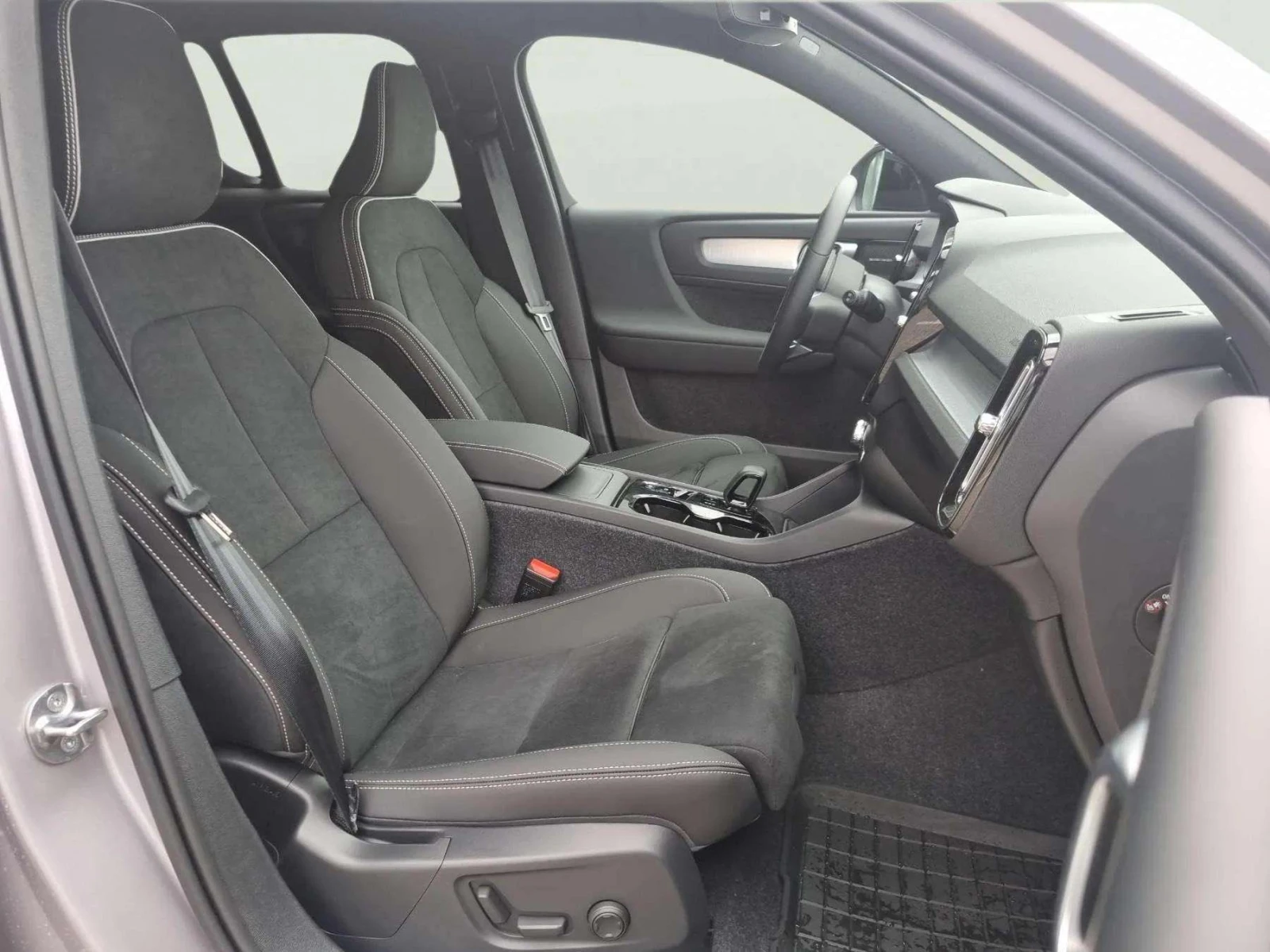 Volvo XC40 2.0 L Mild hybrid, снимка 12 - Автомобили и джипове - 53774729