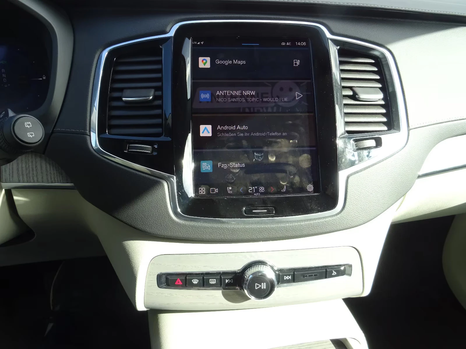 Volvo Xc90 PLUS/455HP/DARK/4X4/PANO/360/H&K/ACC/LED/274z, снимка 13 - Автомобили и джипове - 54111818