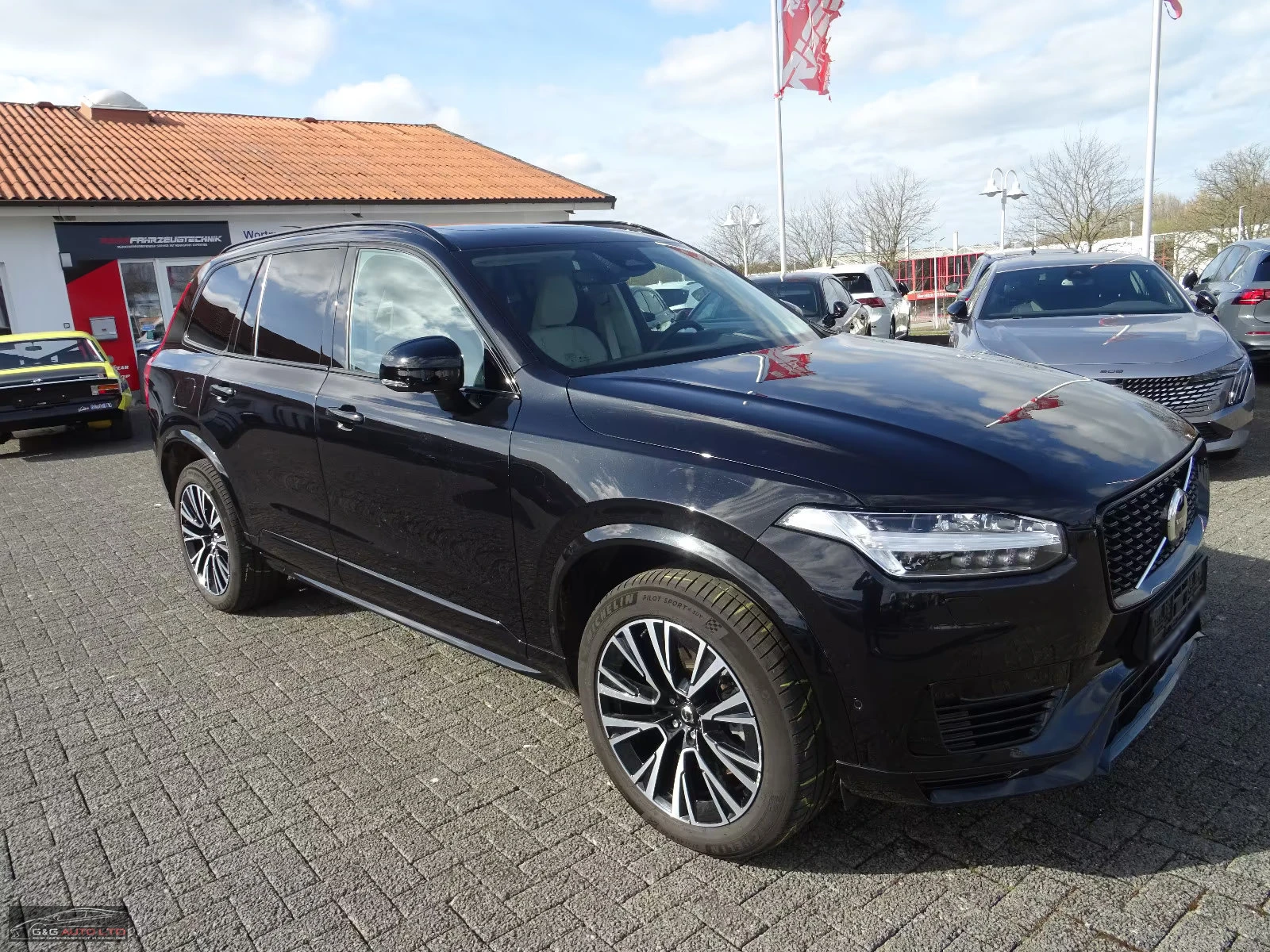Volvo Xc90 PLUS/455HP/DARK/4X4/PANO/360/H&K/ACC/LED/274z, снимка 4 - Автомобили и джипове - 54111818