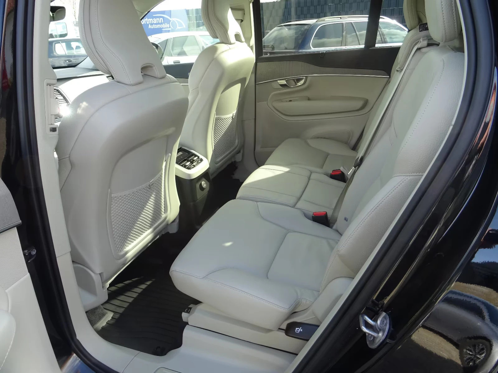 Volvo Xc90 PLUS/455HP/DARK/4X4/PANO/360/H&K/ACC/LED/274z, снимка 11 - Автомобили и джипове - 54111818