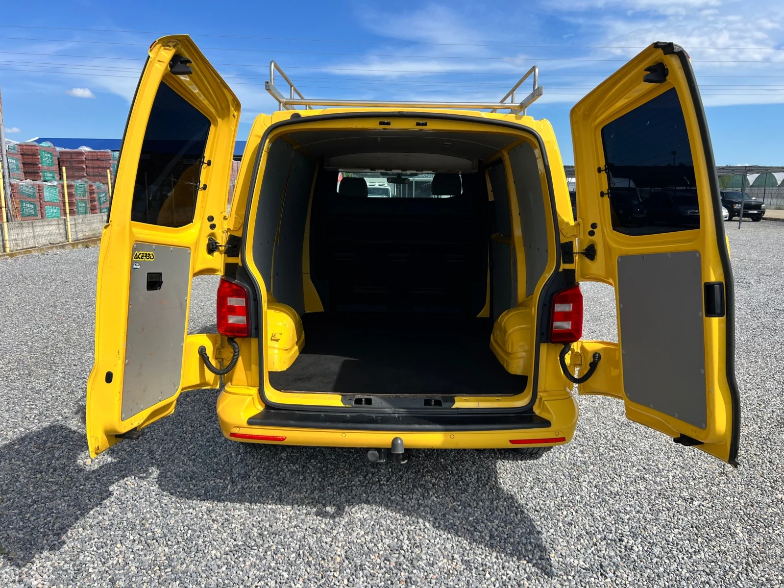 VW Transporter Bumblebee automatic, снимка 13 - Бусове и автобуси - 55267073