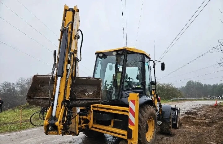 Багер JCB 3CX, снимка 2 - Индустриална техника - 53161858