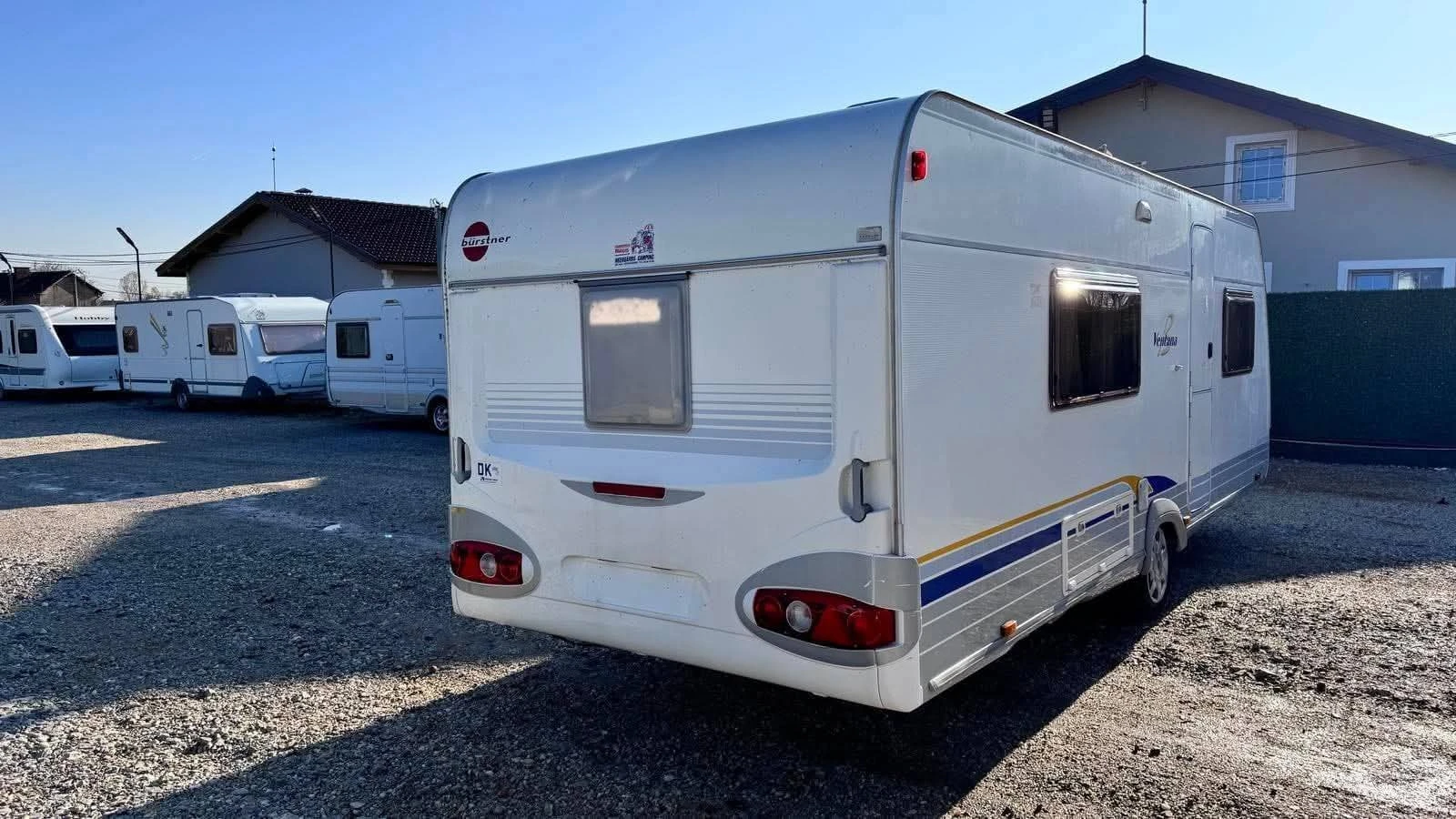 Каравана Burstner С единични легла, снимка 5 - Каравани и кемпери - 53916984