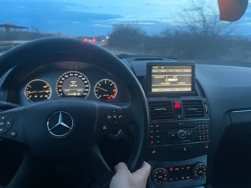 Mercedes-Benz C 320 Автоматик, снимка 2 - Автомобили и джипове - 48355319