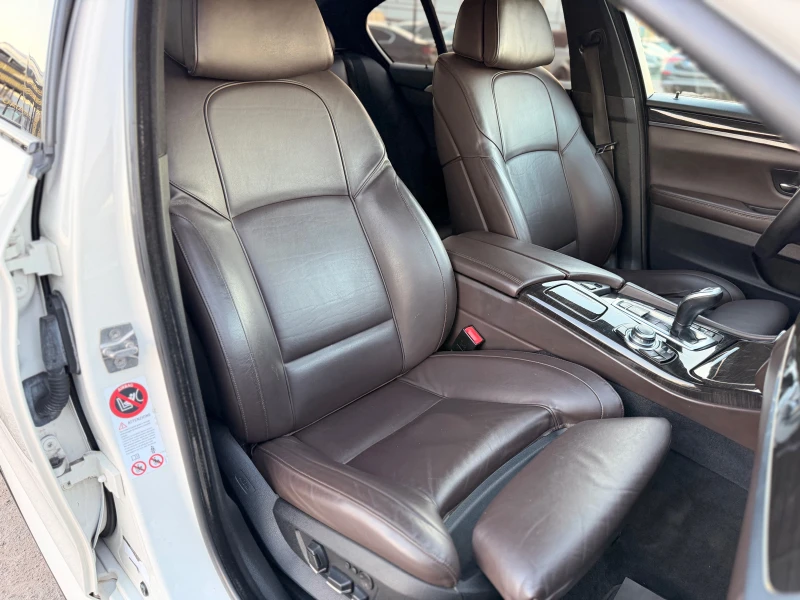 BMW 530 d= xDrive= M-performance= Keyless Go= Soft Close= , снимка 12 - Автомобили и джипове - 52457910