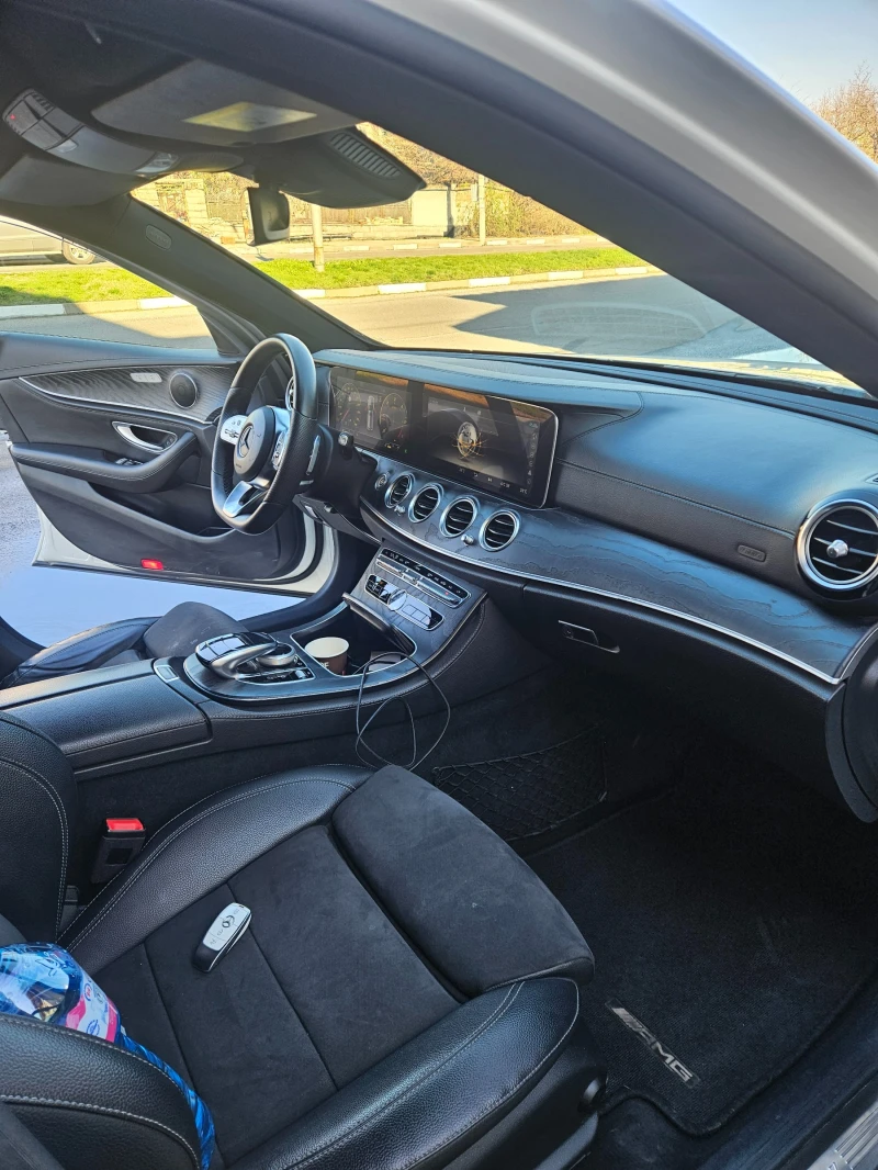 Mercedes-Benz E 220, снимка 5 - Автомобили и джипове - 52895786