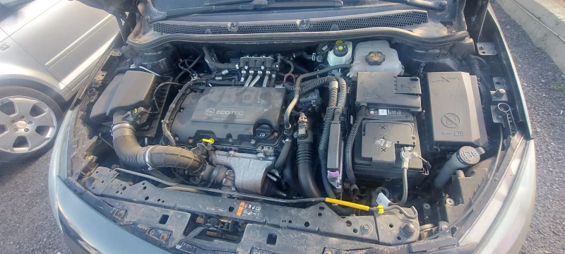 Opel Astra 1, 4  TURBO, снимка 4 - Автомобили и джипове - 52944104