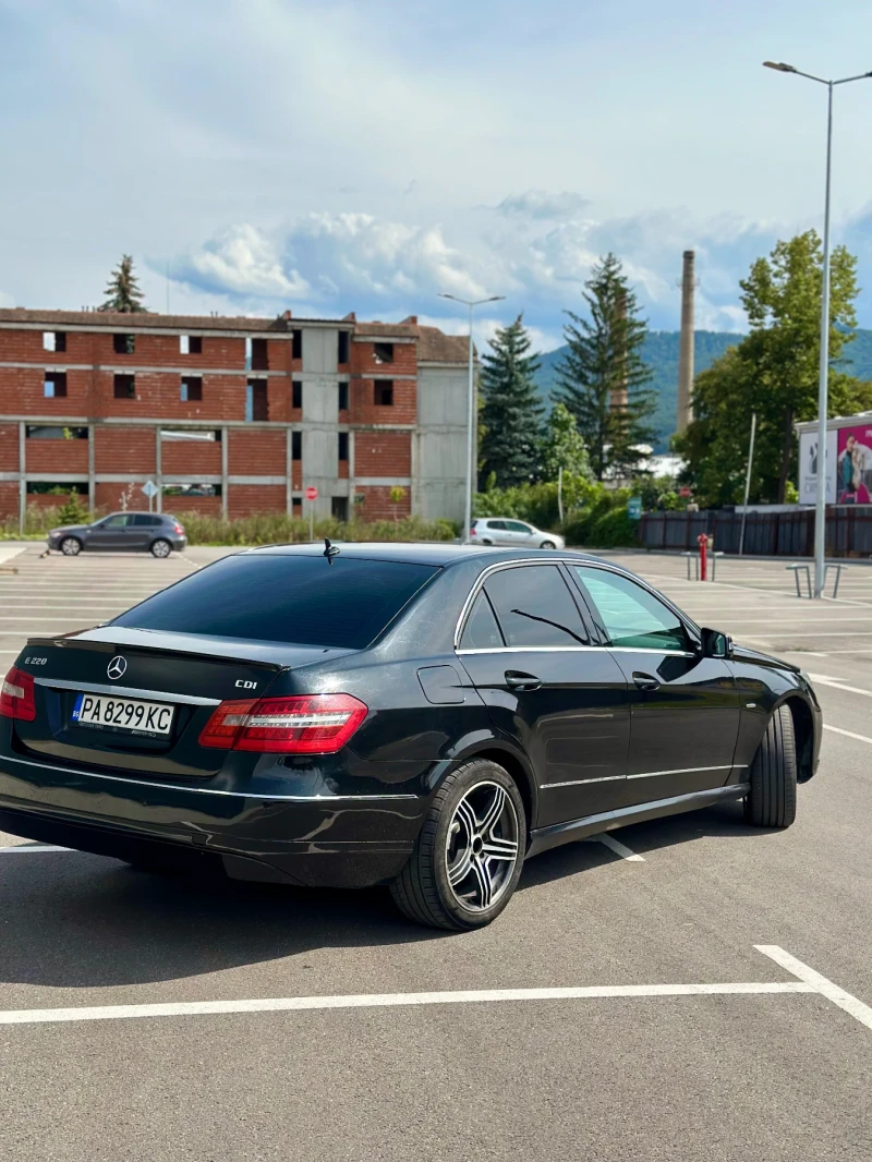 Mercedes-Benz E 220 Cdi, снимка 5 - Автомобили и джипове - 53276504