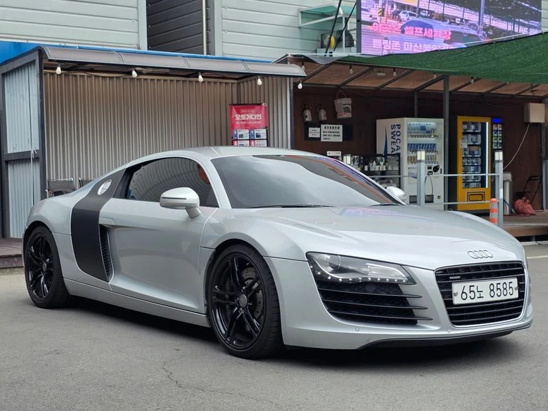 Audi R8 4.2 V8 Coupe| 420к.с.| ВКЛ.ТЕХНОТЕСТ, снимка 4 - Автомобили и джипове - 55430784