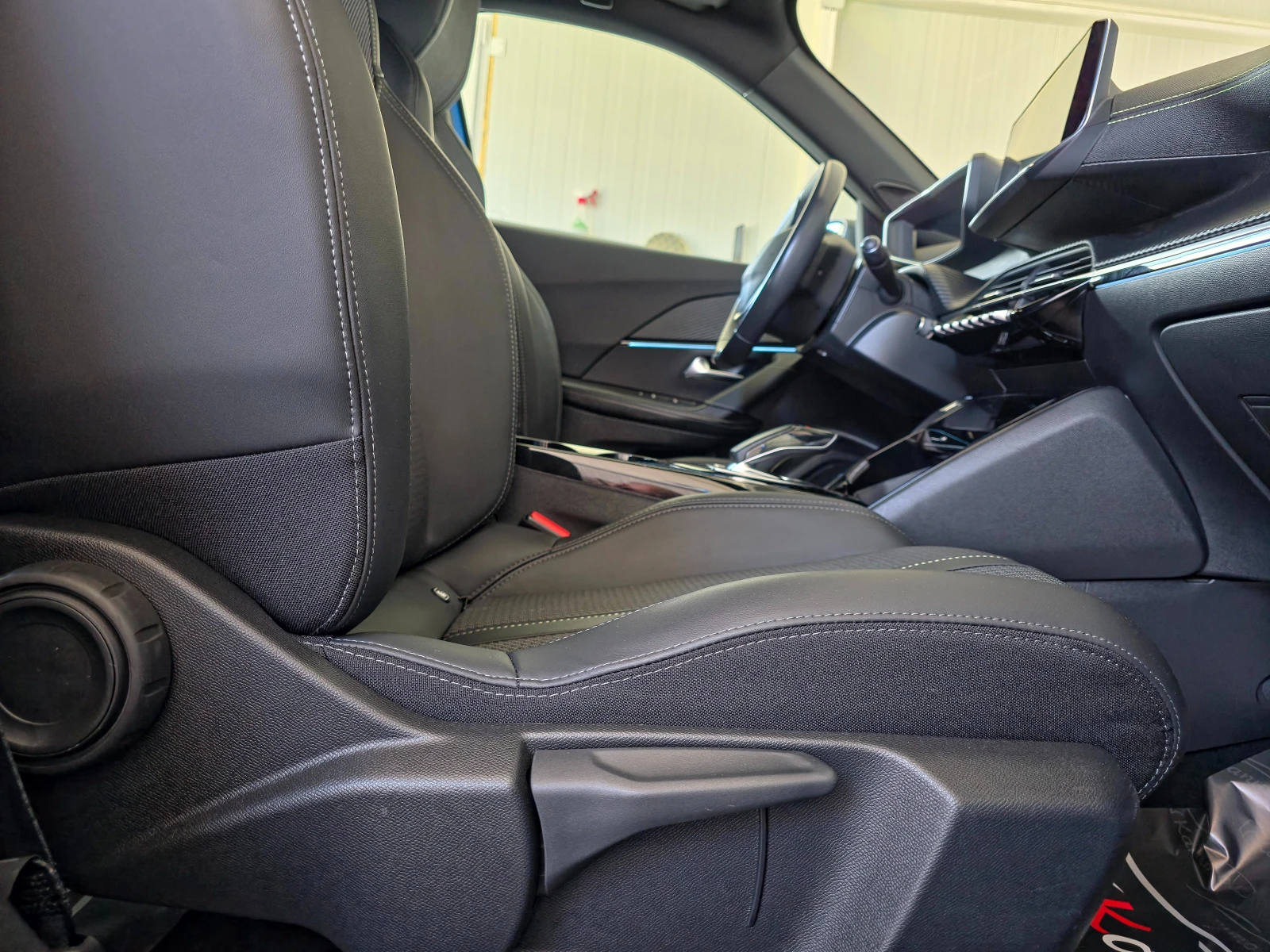 Peugeot 2008 GT Electric 136  - изображение 9