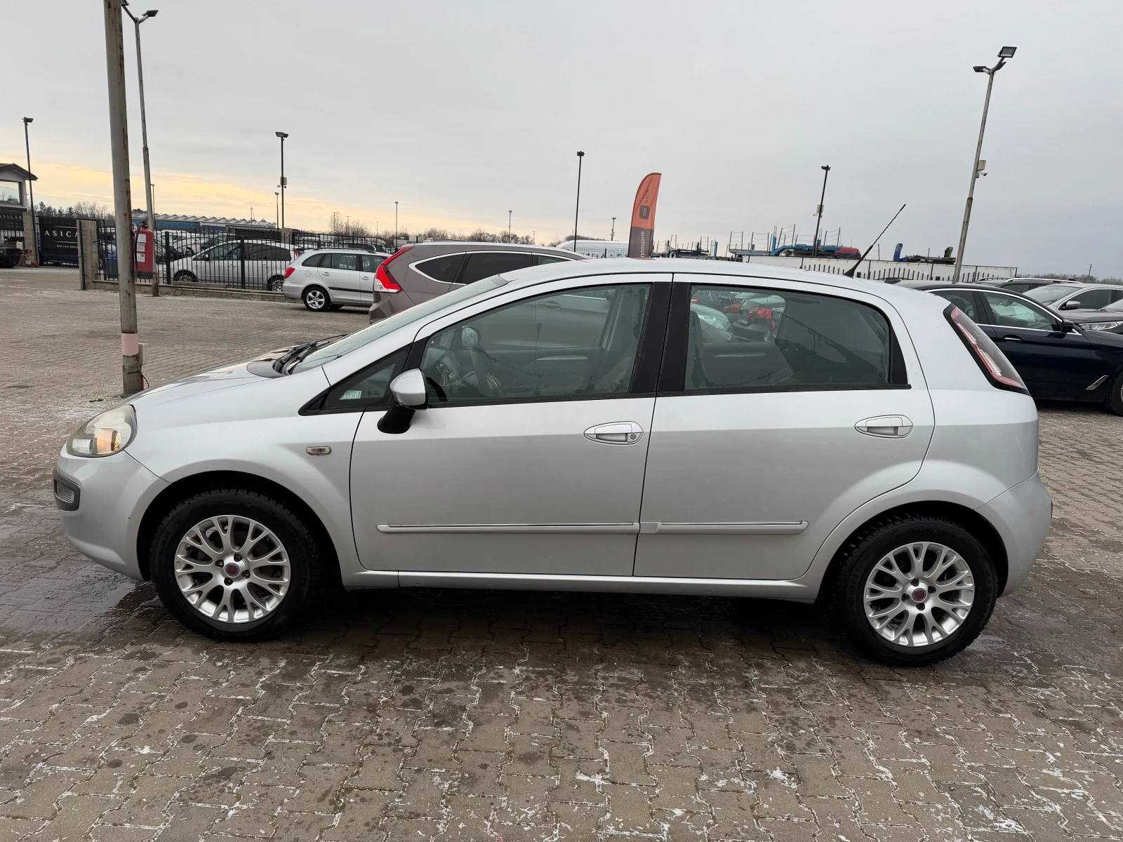 Fiat Punto EVO 1.4 EURO 5 - изображение 9
