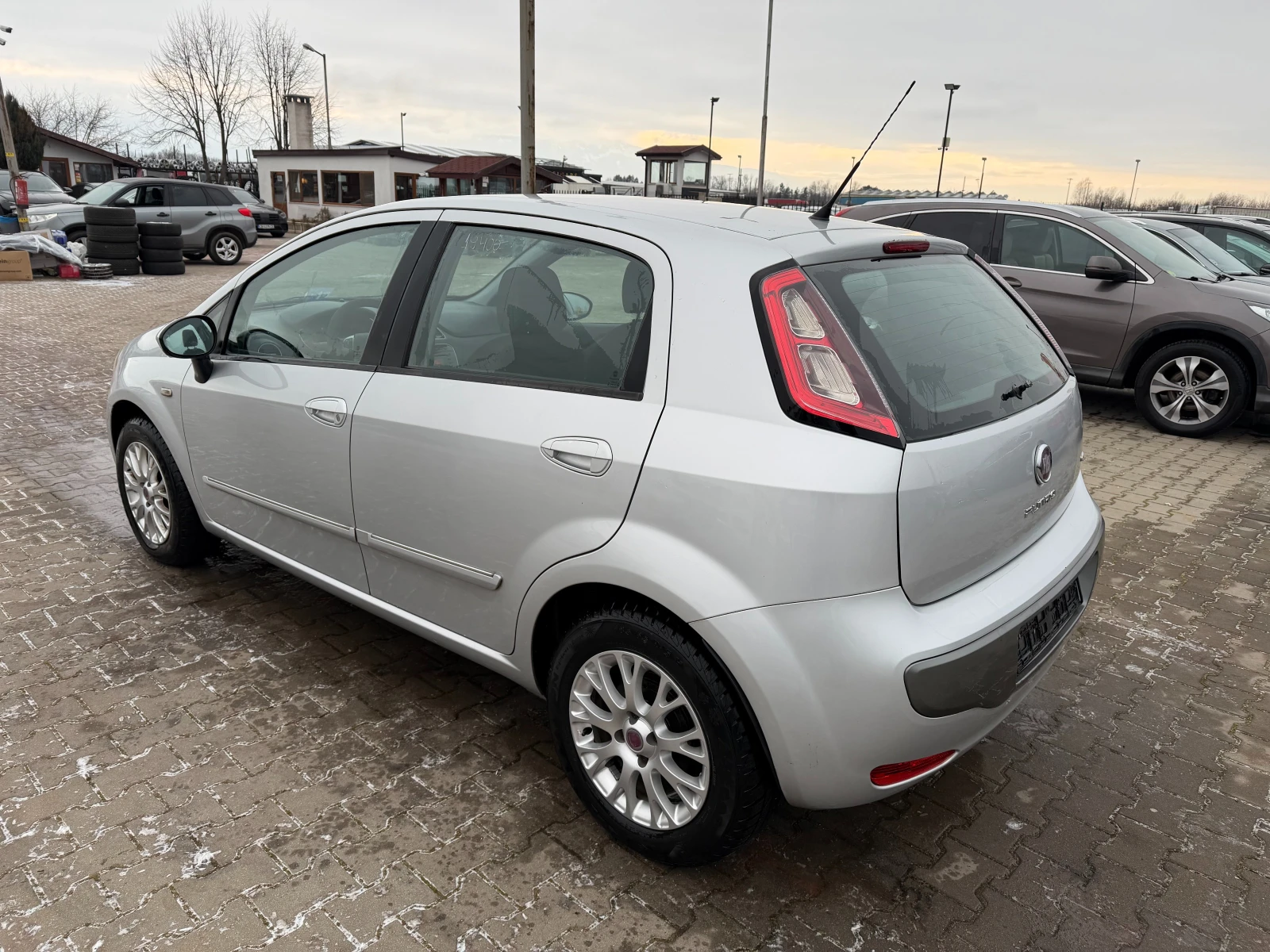 Fiat Punto EVO 1.4 EURO 5 - изображение 8