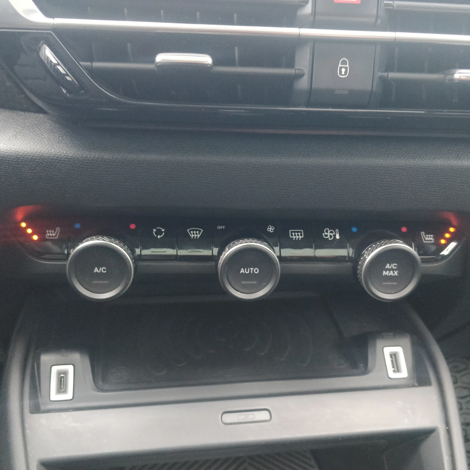 Citroen C4 SHINE/11kW AC Charger/Бързо DC зареждане до 100кВ, снимка 10 - Автомобили и джипове - 53917808