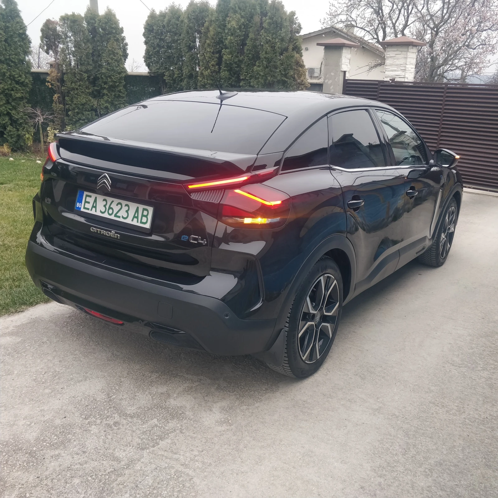 Citroen C4 SHINE/11kW AC Charger/Бързо DC зареждане до 100кВ, снимка 3 - Автомобили и джипове - 53917808