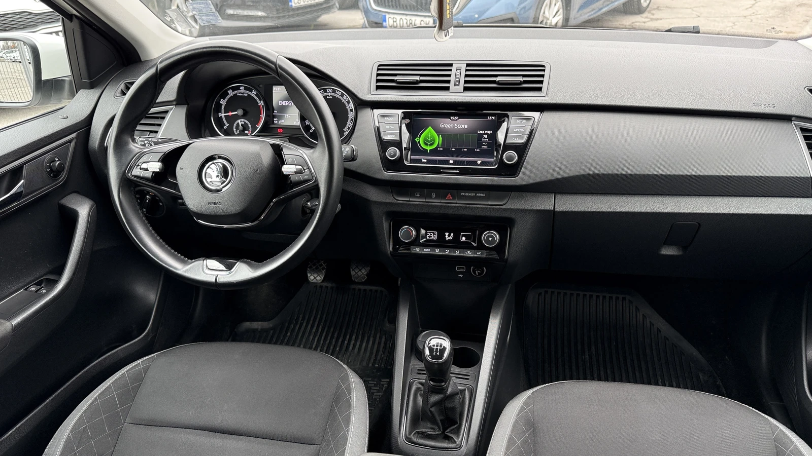 Skoda Fabia 1.0 TSI , снимка 9 - Автомобили и джипове - 54041100