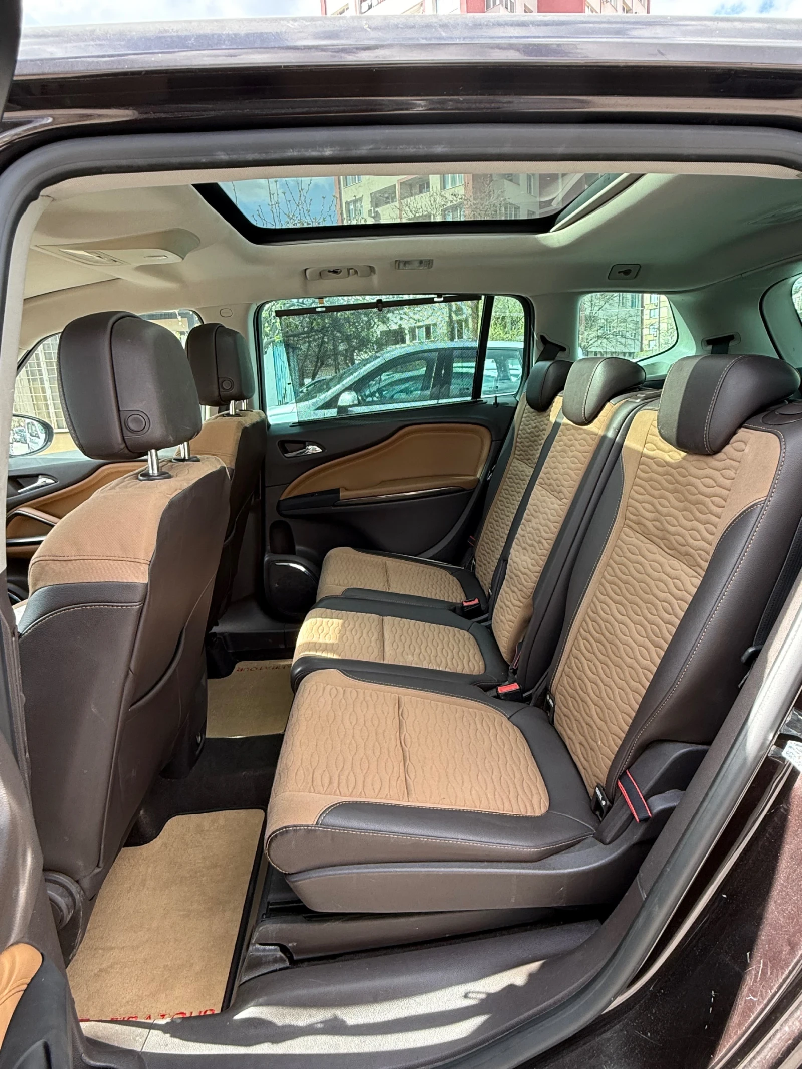 Opel Zafira 2.0/7mesta/Avtomat/Panorama/ Distronic/EXCLUSIVE, снимка 13 - Автомобили и джипове - 54141538