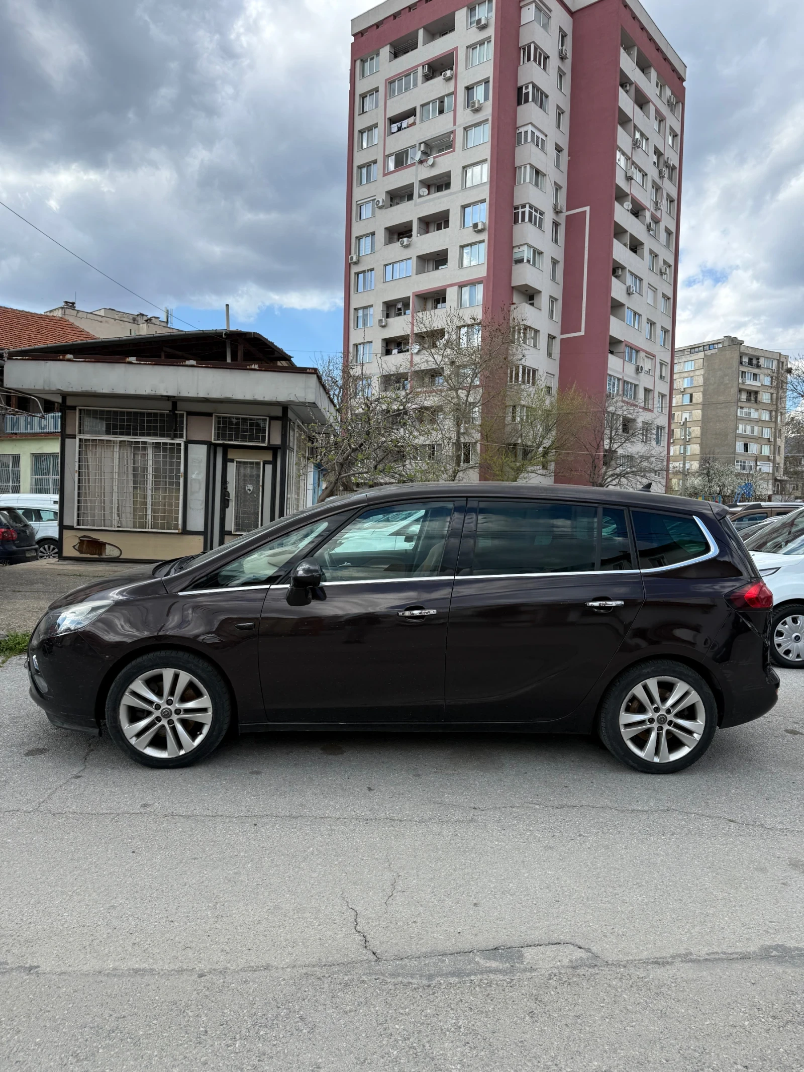 Opel Zafira 2.0/7mesta/Avtomat/Panorama/ Distronic/EXCLUSIVE, снимка 4 - Автомобили и джипове - 54141538