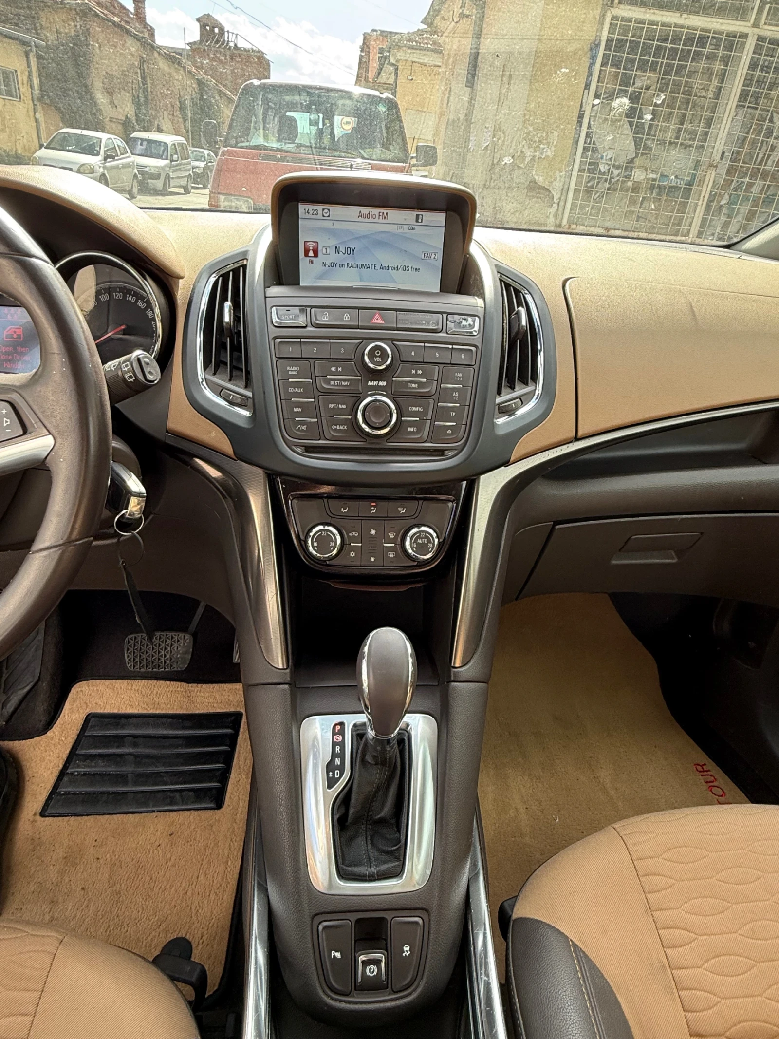 Opel Zafira 2.0/7mesta/Avtomat/Panorama/ Distronic/EXCLUSIVE, снимка 12 - Автомобили и джипове - 54141538