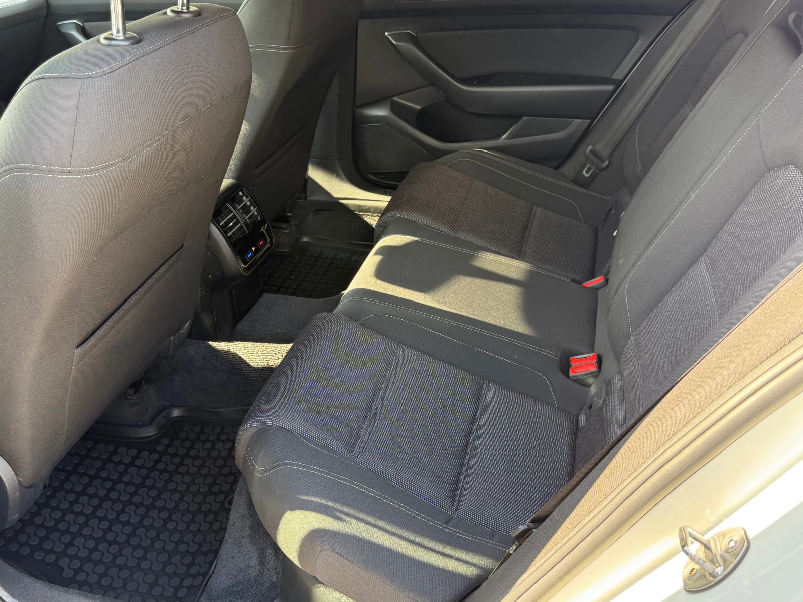 VW Passat B8 Barter, снимка 10 - Автомобили и джипове - 54172935